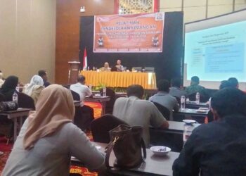 Puluhan anggota sekretariat Panwascam se Kabupaten Sijunjung mengikuti pelatihan pengelolaan keuangan yang digelar oleh Bawaslu Sijunjung, Rabu (3/7) di Hotel Emersia Batusangkar.