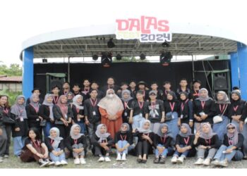 Ajang Keakraban, Mahasiswa Universitas Dharma Andalas Gelar Malam Inagurasi