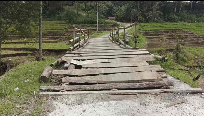 Jembatan Sementara Mulai Rusak, Masyarakat Tanjung Alam Meminta Keseriusan Bupati Eka Putra