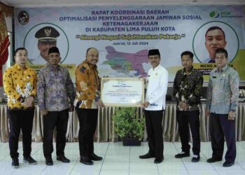 Pemkab Limapuluh Kota Diganjar Penghargaan oleh BPJS, ABS : Bukti Kesungguhan Bupati Safaruddin Terhadap Tenaga Pemimbing dan Fasilitator Kegiatan Baliak Basurau