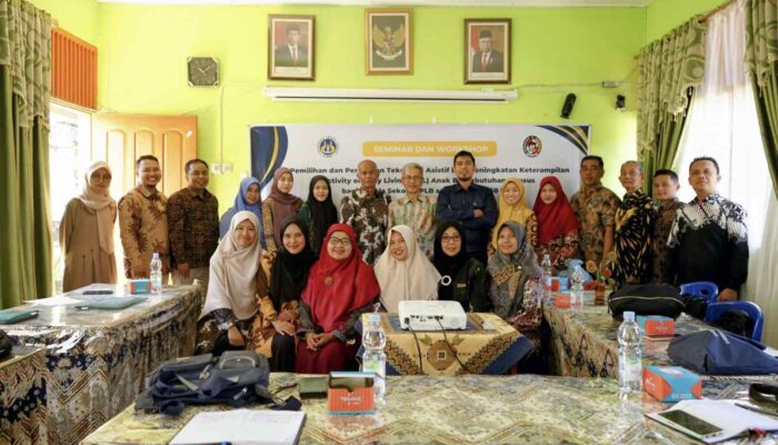 Prodi Teknologi  Pendidikan UNP Bekali Guru SLB Lima Puluh Kota Pembelajaran Adaptif dan Asistif