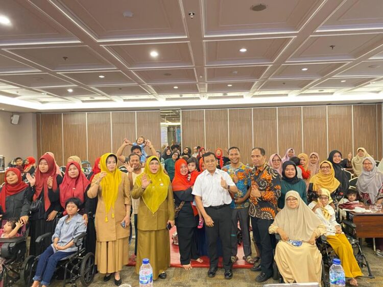 DP3AP2KB Sumbar menggelar Bimtek Terapis Bagi Keluarga Dan Pendamping Anak Penyandang Disabilitas selama dua hari (9-10/8) di salah satu hotel di Kota Padang. IST