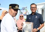 Pemprov Serahkan Piagam PROPER Emas ke PT Semen Padang