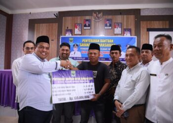 Bupati Suhatri Bur