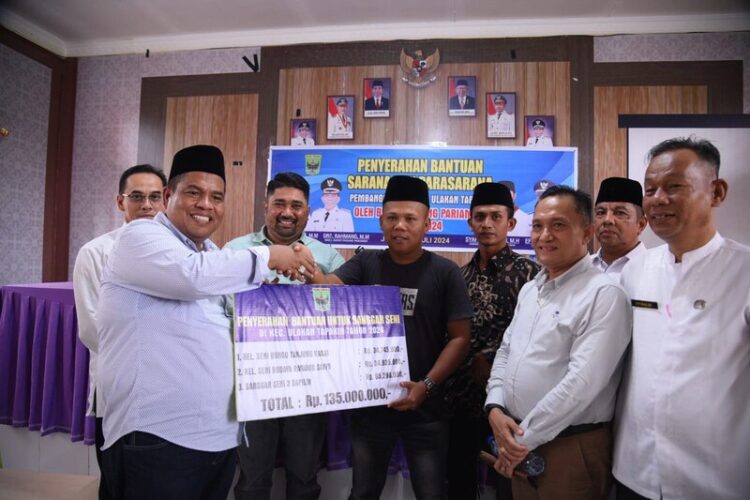 Bupati Suhatri Bur