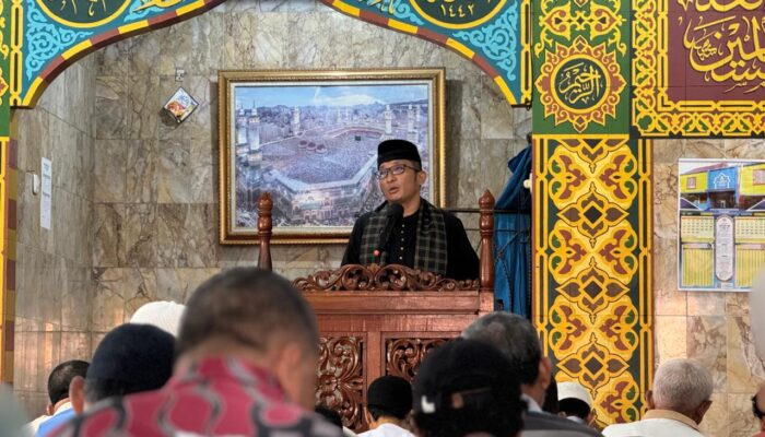 Hendri Septa Jadi Khatib Jumat di Masjid Nurul Washilah