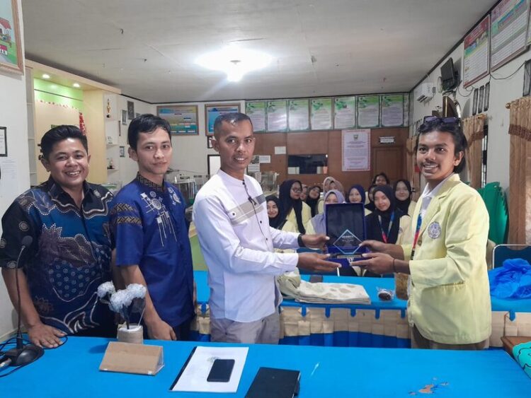 Mahasiswa UNP KKN