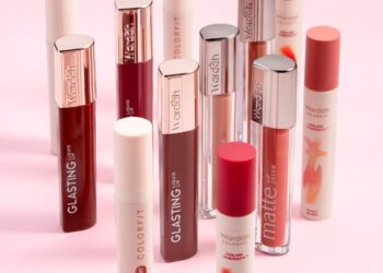 Wardah berhasil meraih market share terbesar yaitu 10,5 persen untuk Kategori Lipstik dengan Performa Terbaik di Official Store Shopee