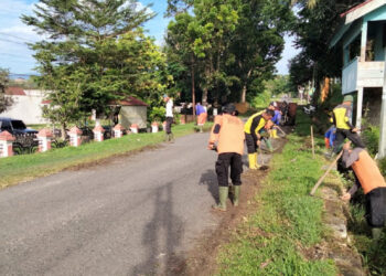 Cegah Banjir, DLH Kota Solok Bersihkan Drainase Setiap Kelurahan 