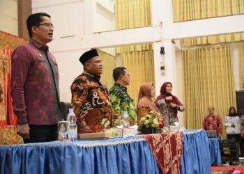 Bupati Padang Pariaman Suhatri Bur menerima tim evaluator Implementasi Sistem Akuntabilitas Kinerja Instansi Pemerintah atau SAKIP
