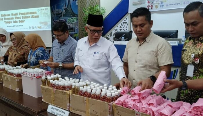 Hati Hati Belanja Lewat Online, BBPOM di Padang Sita Obat Tradisional Tanpa Izin