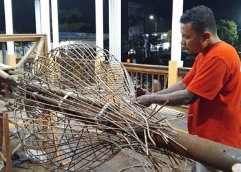 Jelang puncak pesona budaya Tabuik 2024, pembuat Tabuik gadang di Rumah Tabuik Pasa dan Rumah Tabuik Subarang telah memulai pekerjaannya.