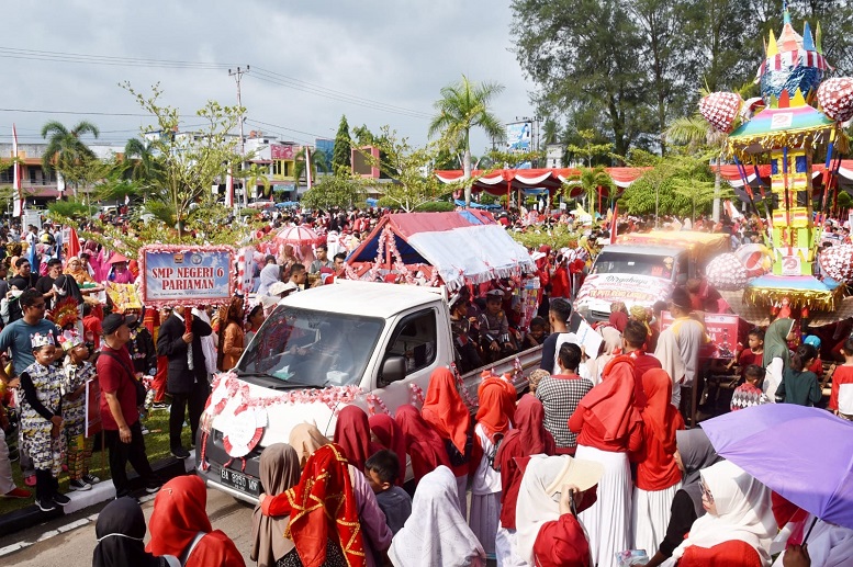 Pemerintah Kota Pariaman menggelar sejumlah kegiatan dan perlombaan dalam memeriahkan HUT RI ke-79 di pelataran Balaikota.