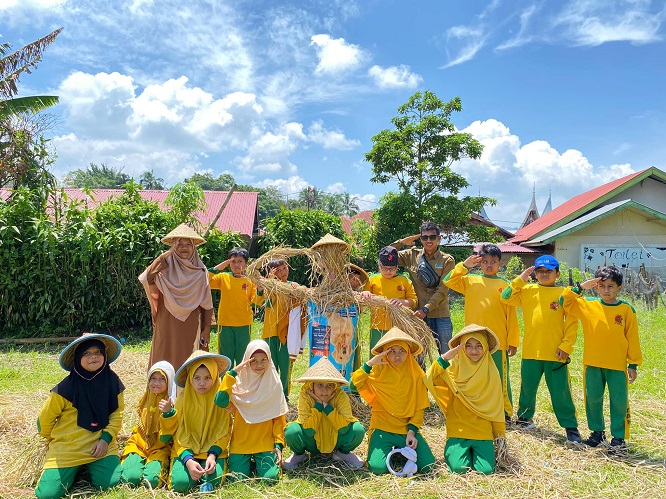 Belajar berbagai program edukasi sembari berwisata, sebanyak 150 siswa SDIT Ar Royan Kota Padang mejajal wisata edukasi Kubu Gadang.