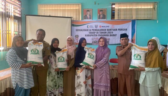 Ketua TP-PKK Pasbar Bersama Dinas Ketahanan Pangan Tinjau Penyaluran CPP di Kecamatan Ranah Batahan