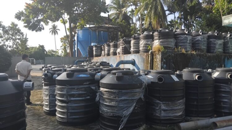 Penampakan ratusan septic tank yang di halaman kantor UPTD Air Bersih Kota Pariaman. MITHA