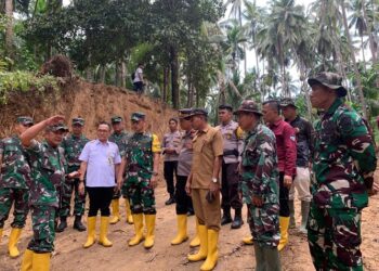 Tim Wasev) Kodim 0308/Pariaman mengunjungi lokasi TMMD 2024 ke 121 di Nagari Sungai Sirah Kuranji Hulu Kecamatan Sungai Geringging.
