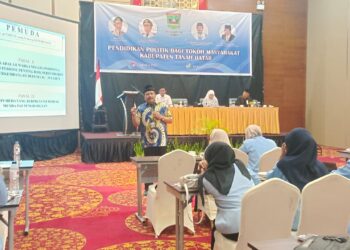 Arkadius Dt Intan Bano Bekali Generasi Muda dengan Pengetahuan Politik