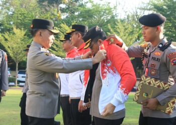 Kepala Kepolisian Daerah atau Kapolda Sumbar Irjen Pol Suharyono memimpin pelantikan pengurus Komite Olahraga Polri (KOP)