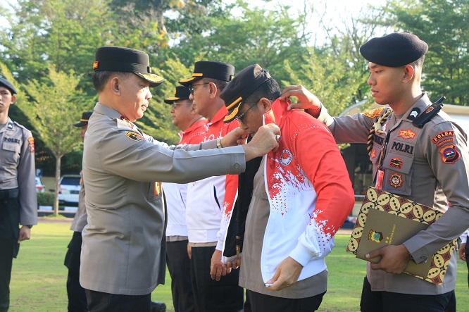 Kepala Kepolisian Daerah atau Kapolda Sumbar Irjen Pol Suharyono memimpin pelantikan pengurus Komite Olahraga Polri (KOP)