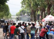 Simulasi Sispamkota Polres Agam; Merasa Dicurangi, Massa Aksi Pasangan Calon Geruduk Kantor KPU Agam