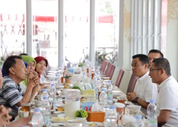 Hendri Septa-Hidayat Tampung Aspirasi Pedagang Pasar Raya Padang