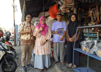 Tim Penelitian Jurusan Akuntansi PNP Latih UMKM di Siteba Padang 