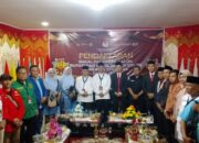 Penuh keyakinan, Budi Satriadi dan Hardinalis Kobal Serahkan Berkas Pendaftaran ke KPU Kabupaten Solok