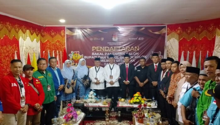 Penuh keyakinan, Budi Satriadi dan Hardinalis Kobal Serahkan Berkas Pendaftaran ke KPU Kabupaten Solok