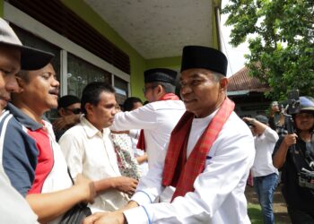 Hendri Septa dan Hidayat “Dihadang” Penyandang Disabilitas Hingga Anak Panti Asuhan