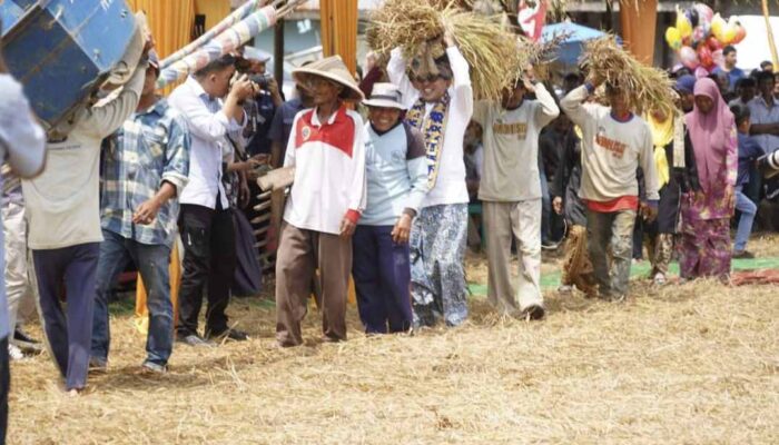 Satu Nagari Satu Event : Nagari Tanjuang Bapulang Padi, Bupati Eka Putra Mairiak ko Manongkang