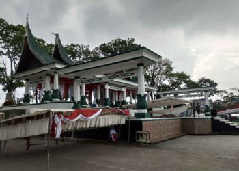 Roboh Diterpa Angin, Atap Podium Lapangan Kantin Bakal Diperbaiki