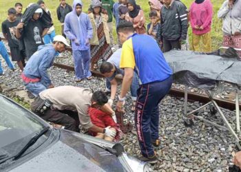 Kereta Api Tabrak Minibus di Lintasan Tanpa Plang Pariaman, Satu Penumpang Tewas