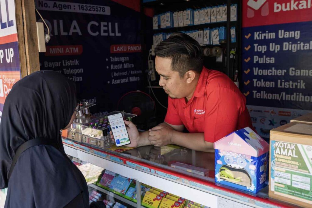 Eko Julianto, Mitra asal Padang, pemilik agen pulsa Aqila Cell yang dikenal sebagai sentra voucher games wilayah setempat. IST