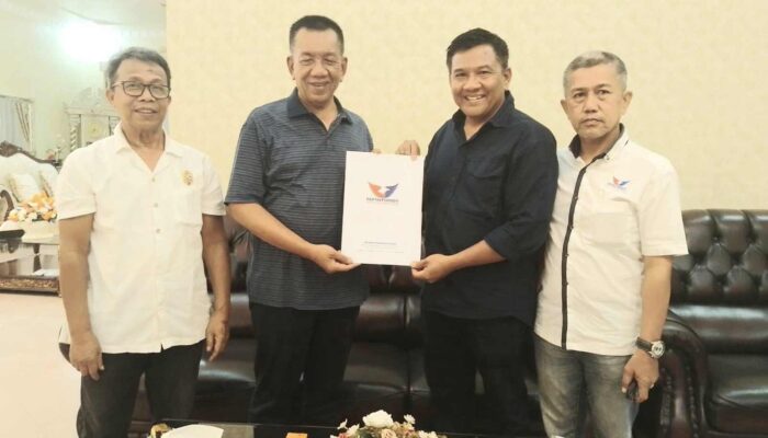 Menuju Pembangunan Berkelanjutan, Perindo Pessel Serahkan BIKWK untuk Paslon Rusma-Nasta