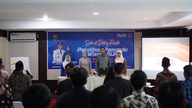 Pemerintah Kabupaten Solok, melalui Dinas Pariwisata dan Kebudayaan menggelar pelatihan pemandu wisata goa kepada penggiat wisata.