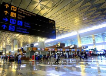 Kemenhub mewajibkan penggunaan aplikasi SATUSEHAT untuk pelaku perjalanan luar negeri demi mencegah penularan penyakit cacar monyet.