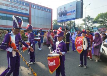 Tim Drumband SLBN 1 Bukittinggi Meriahkan Pawai Alegoris HUT RI ke 79