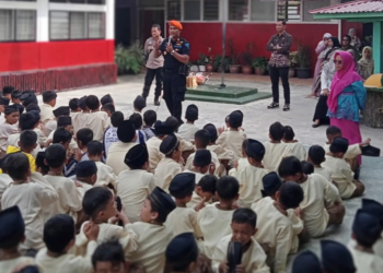 KAI Divisi Regional II Sumatera Barat (Divre II Sumbar) menyosialisasikan keselamatan perkeretaapian di SDN 11 Kampung Jua dan SDN 28