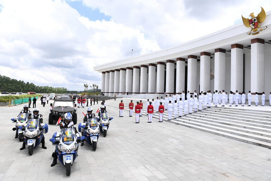 Kirab Sang Merah Putih dan teks Proklamasi kembali dilaksanakan dengan penuh khidmat dari Istana Negara di Ibu Kota Nusantara atau IKN