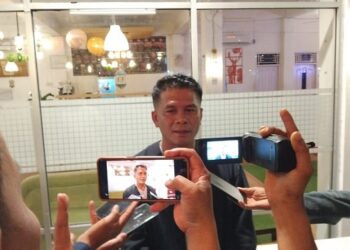 Pernyataan Ajo Buset, menggemparkan media sosial yang mengaku belum menerima honor HUT Kota Pariaman sejak Jumat (7/7).