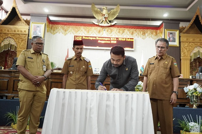 Solsel bersama DPRD mengesahkan KUA-PPAS APBD Solsel Tahun 2025 dan Perubahan KUA-PPAS APBD Tahun 2024. 