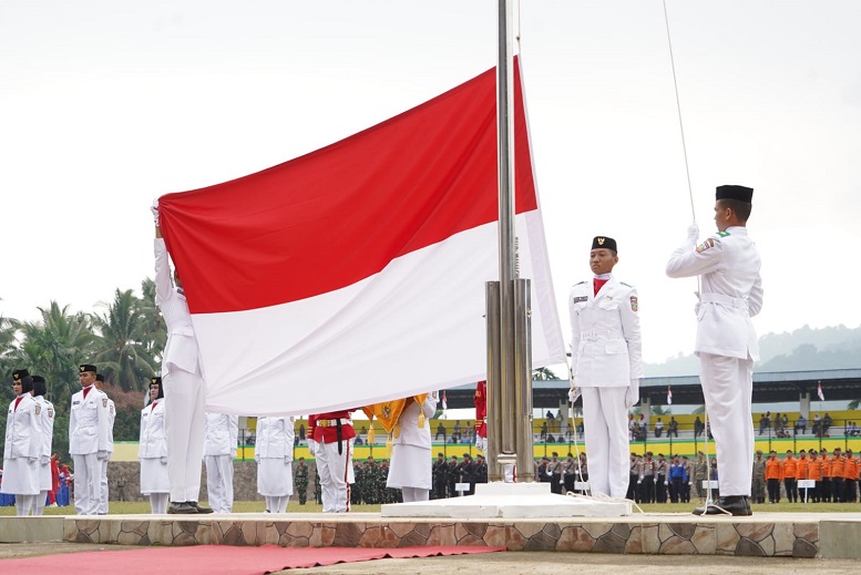 Upacara HUT RI Pengibaran Bendera Pusaka Merah Putih di Kabupaten Solok Selatan di GOR Rimbo Tangah Kecamatan Sangir, Sabtu (17/8)