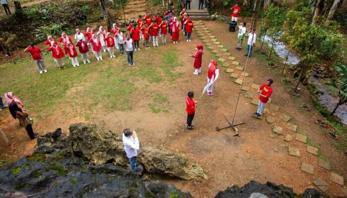 Jadi Irup di Goa Kelelawar Padayo, Hendri Septa Ajak Warga Padang Renungkan Perjuangan Pahlawan