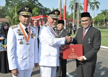 Gubernur Sumbar Mahyeldi menjadi Inspektur pada Upacara Peringatan HUT Kemerdekaan RI ke-79 tahun 2024, Sabut (17/8).