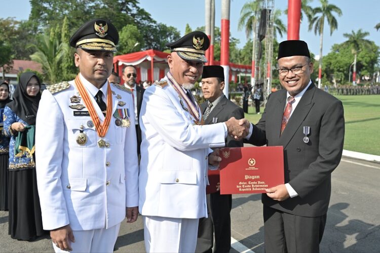 Gubernur Sumbar Mahyeldi menjadi Inspektur pada Upacara Peringatan HUT Kemerdekaan RI ke-79 tahun 2024, Sabut (17/8).