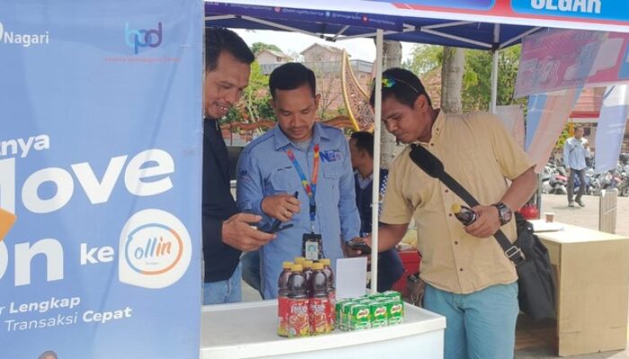 Bank Nagari Buka Stand Belanja Murah di Lapangan Cindua Mato