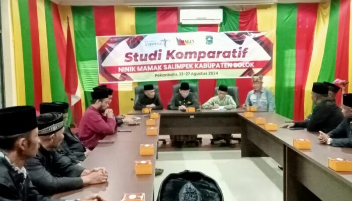Niniak Mamak Salimpek Studi Komparatif ke LAM Riau