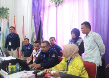 Bawaslu Pasaman Barat melakukan pengawasan melekat pada proses pendaftaran calon akan maju dalam Pilkada Pasbar 2024.