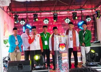 Benni Warlis – M Iqbal Pasangan Cakada Pertama Mendaftar ke KPU Agam